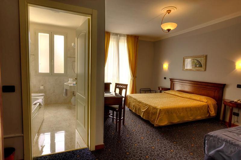 Hotel Castello Модена Номер фото